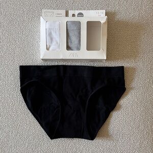 Zara seamless Black, White & Gray Girls Briefs Set